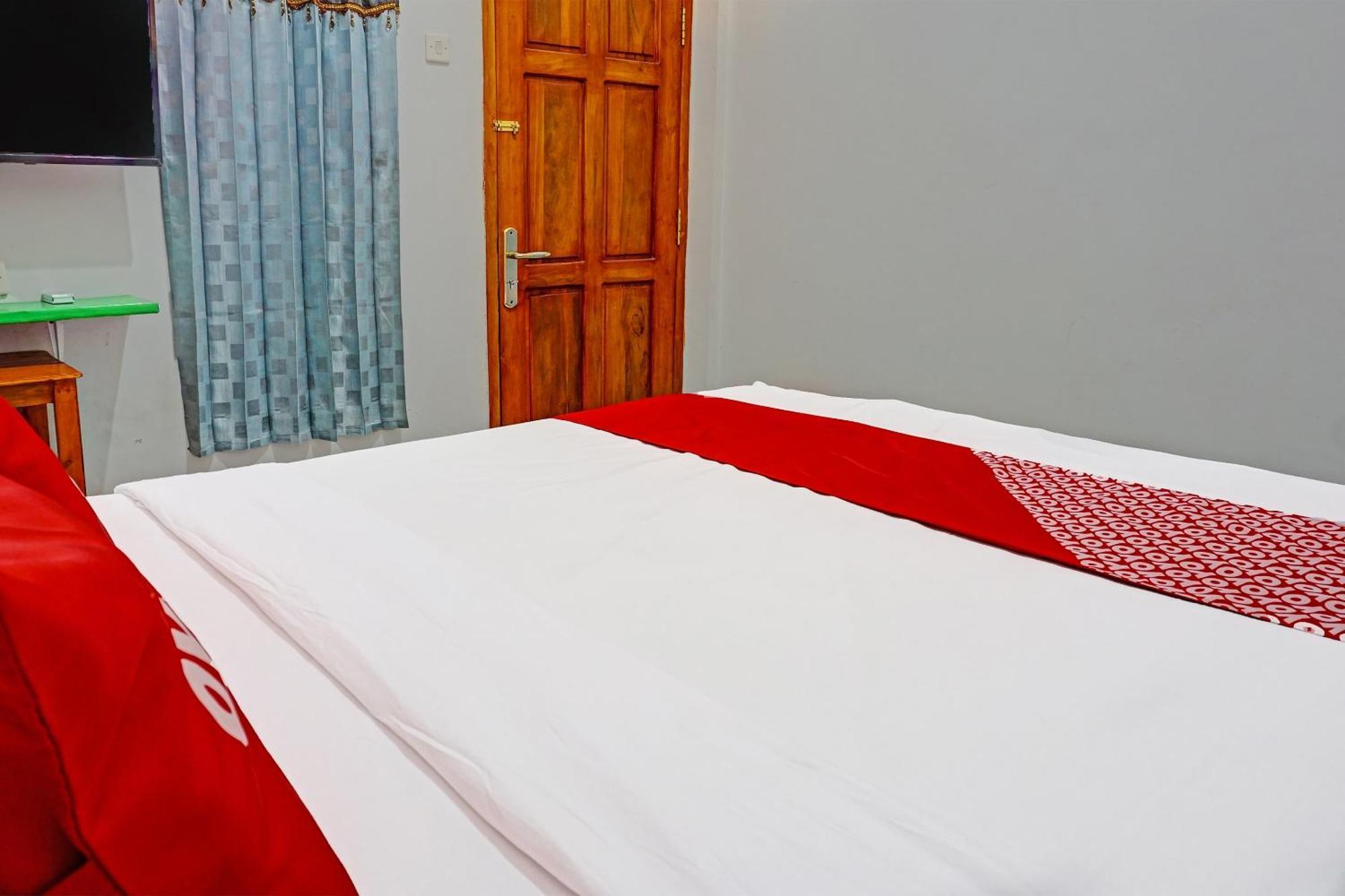 Oyo 91599 Penginapan Mutiara Madiun Eksteriør bilde