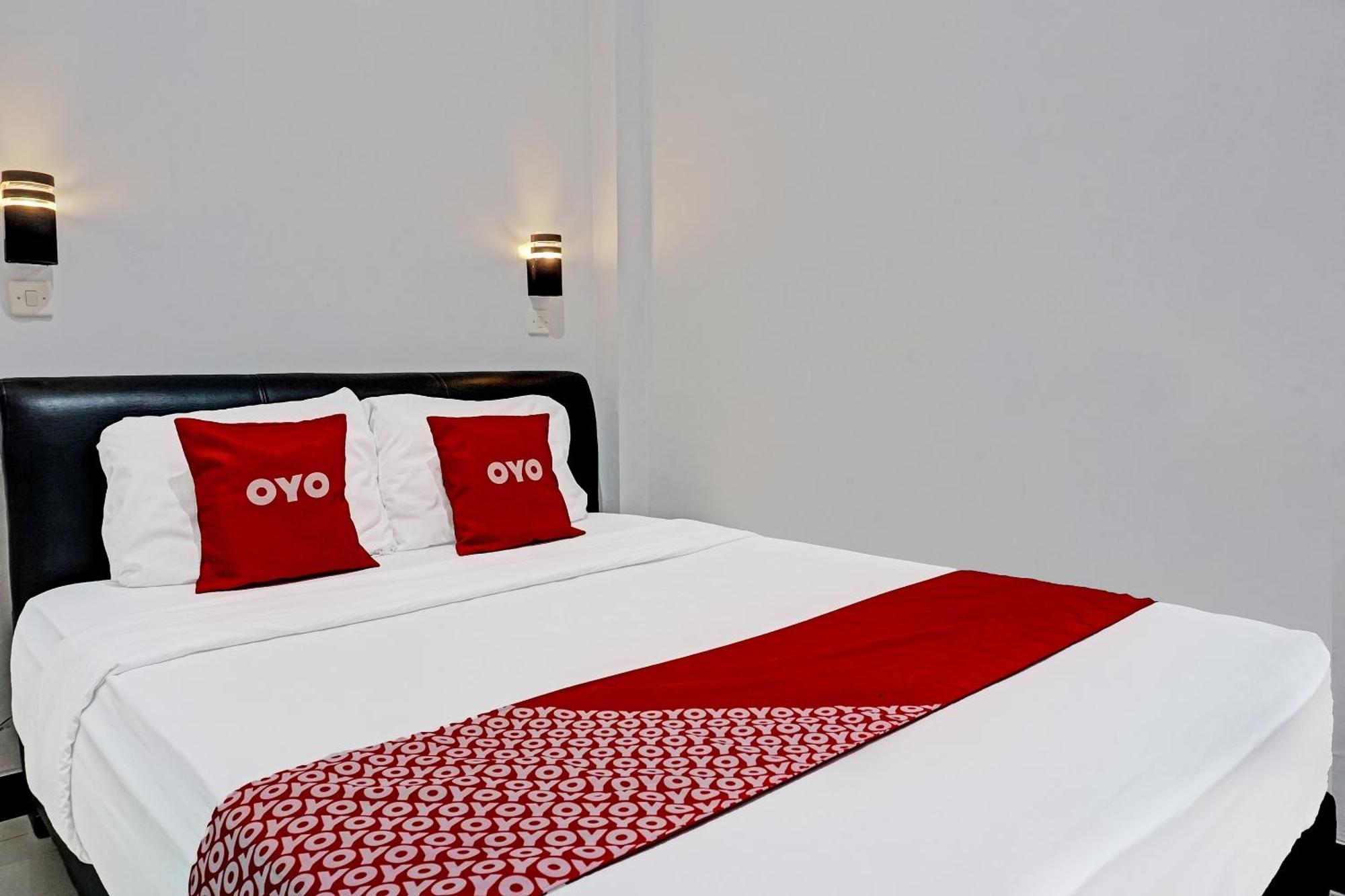 Oyo 91599 Penginapan Mutiara Madiun Eksteriør bilde