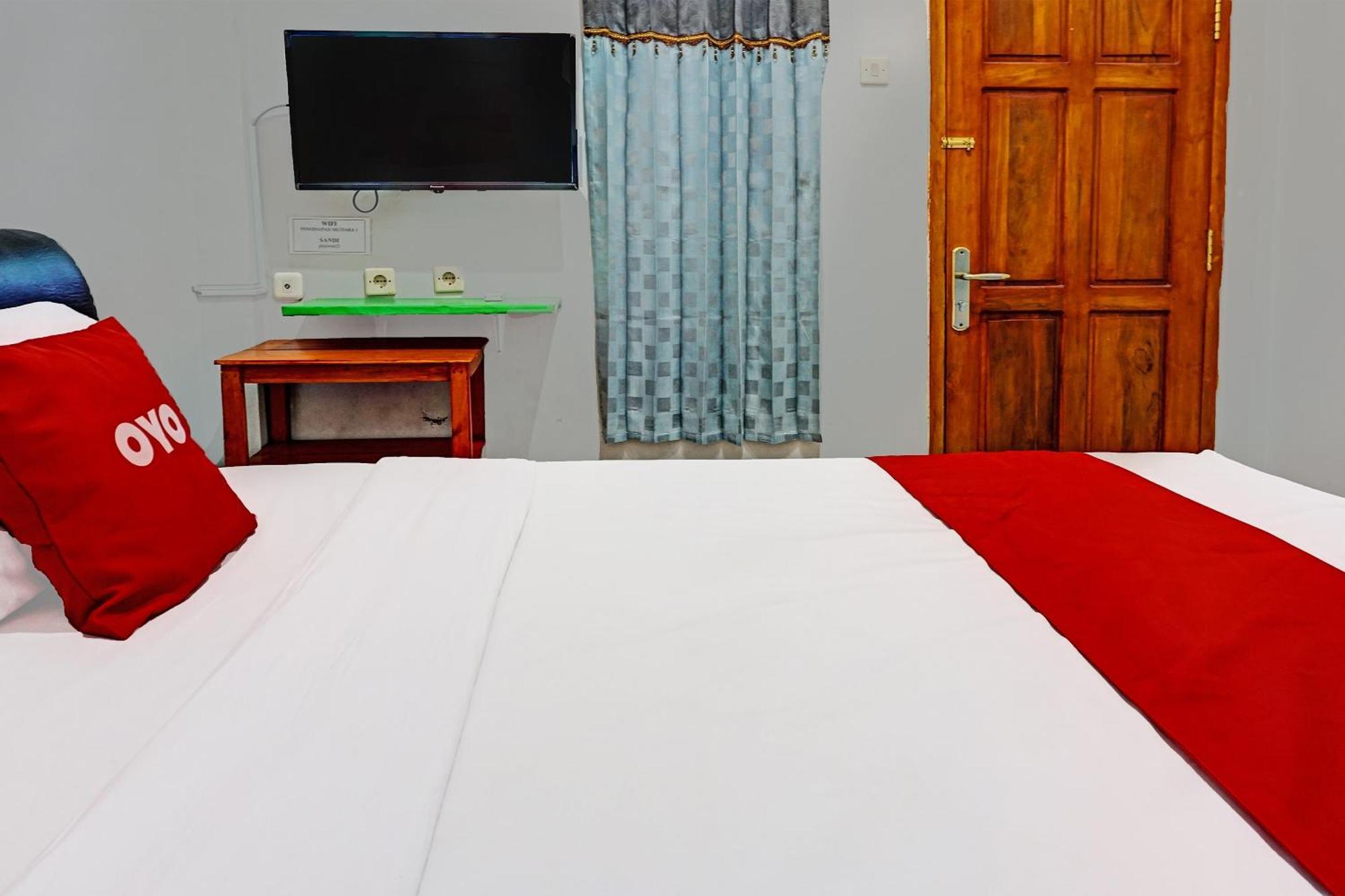 Oyo 91599 Penginapan Mutiara Madiun Eksteriør bilde