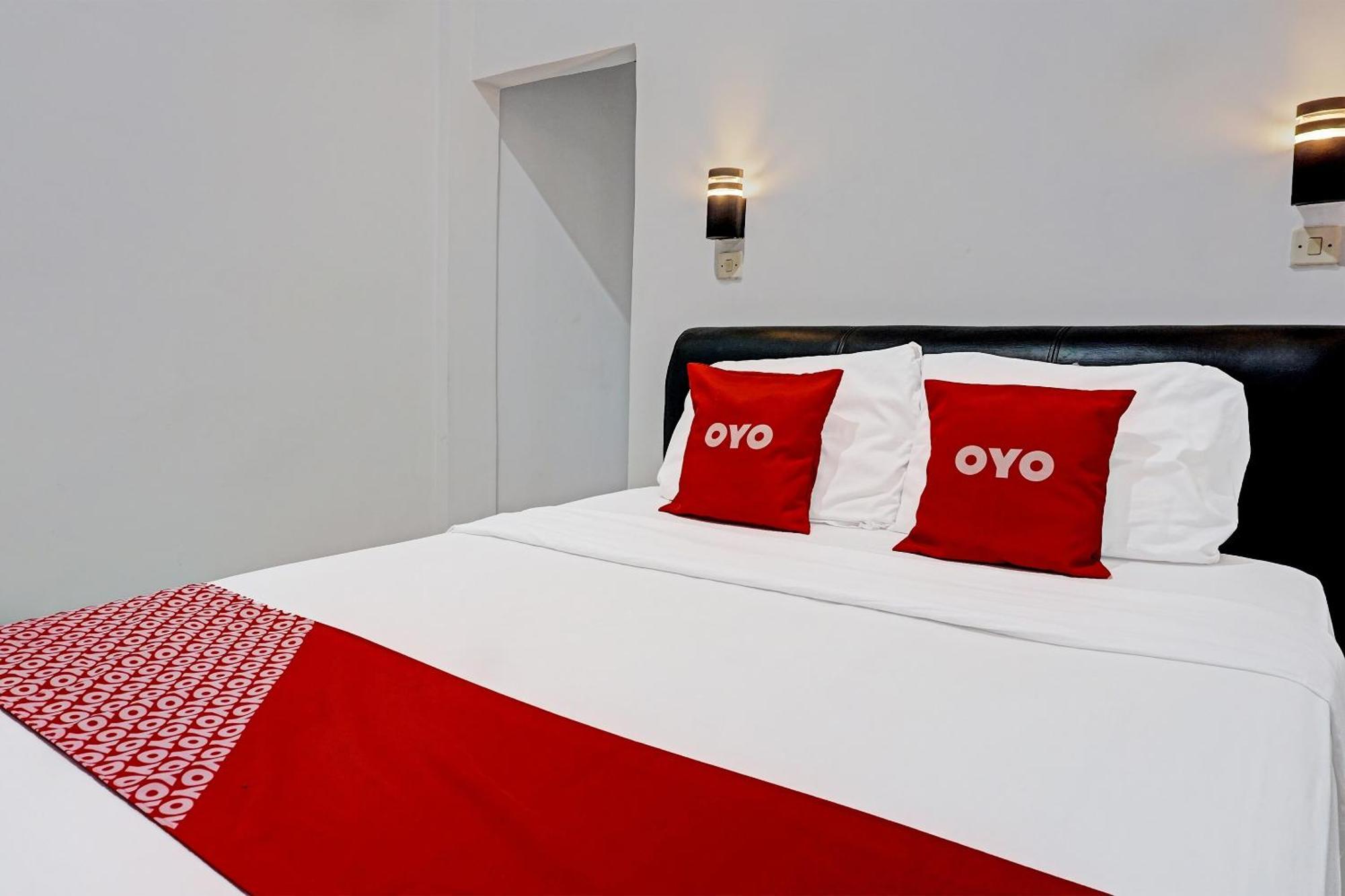 Oyo 91599 Penginapan Mutiara Madiun Eksteriør bilde
